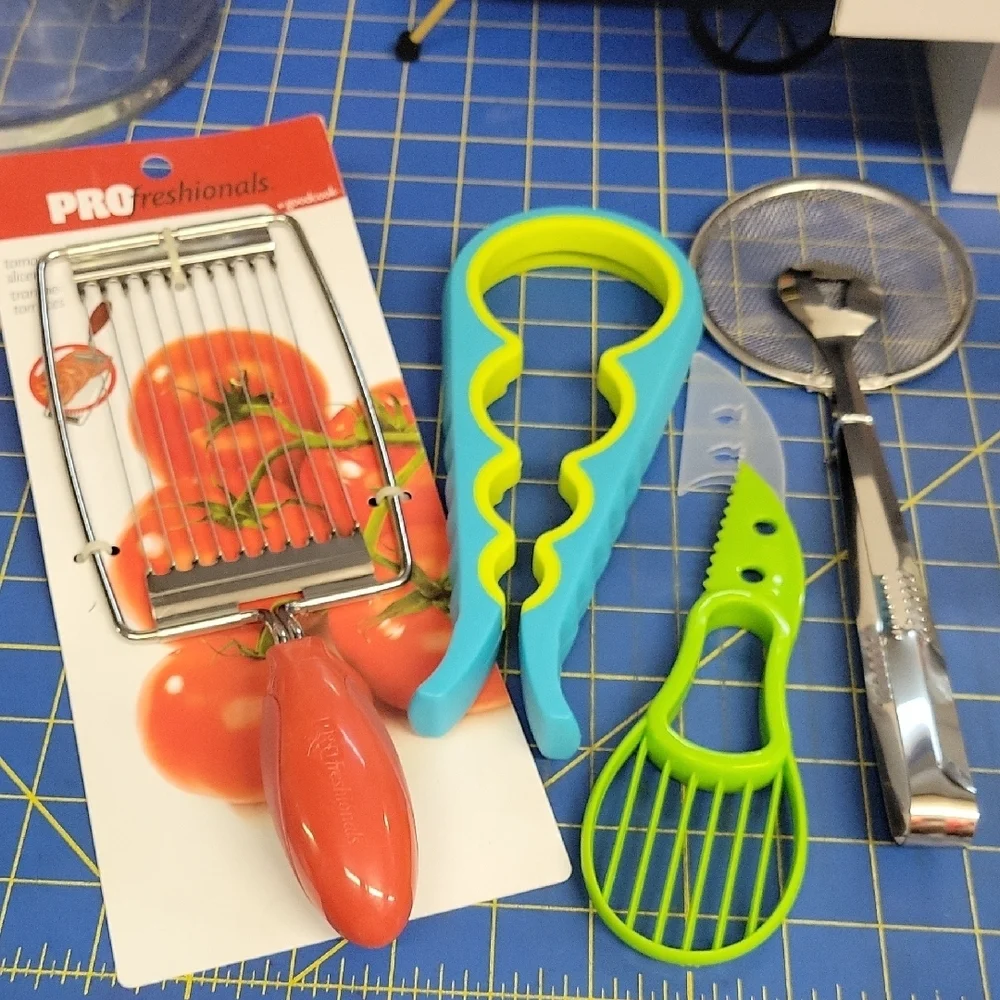 Kitchen Tool Set of 4 Slicer, Jar Opener, Avocado Slicer, Strainer Tongs NEW
